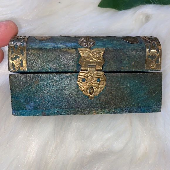Vintage Trinket Little Wooden Jewelry Box Brass Details - Picture 4 of 15